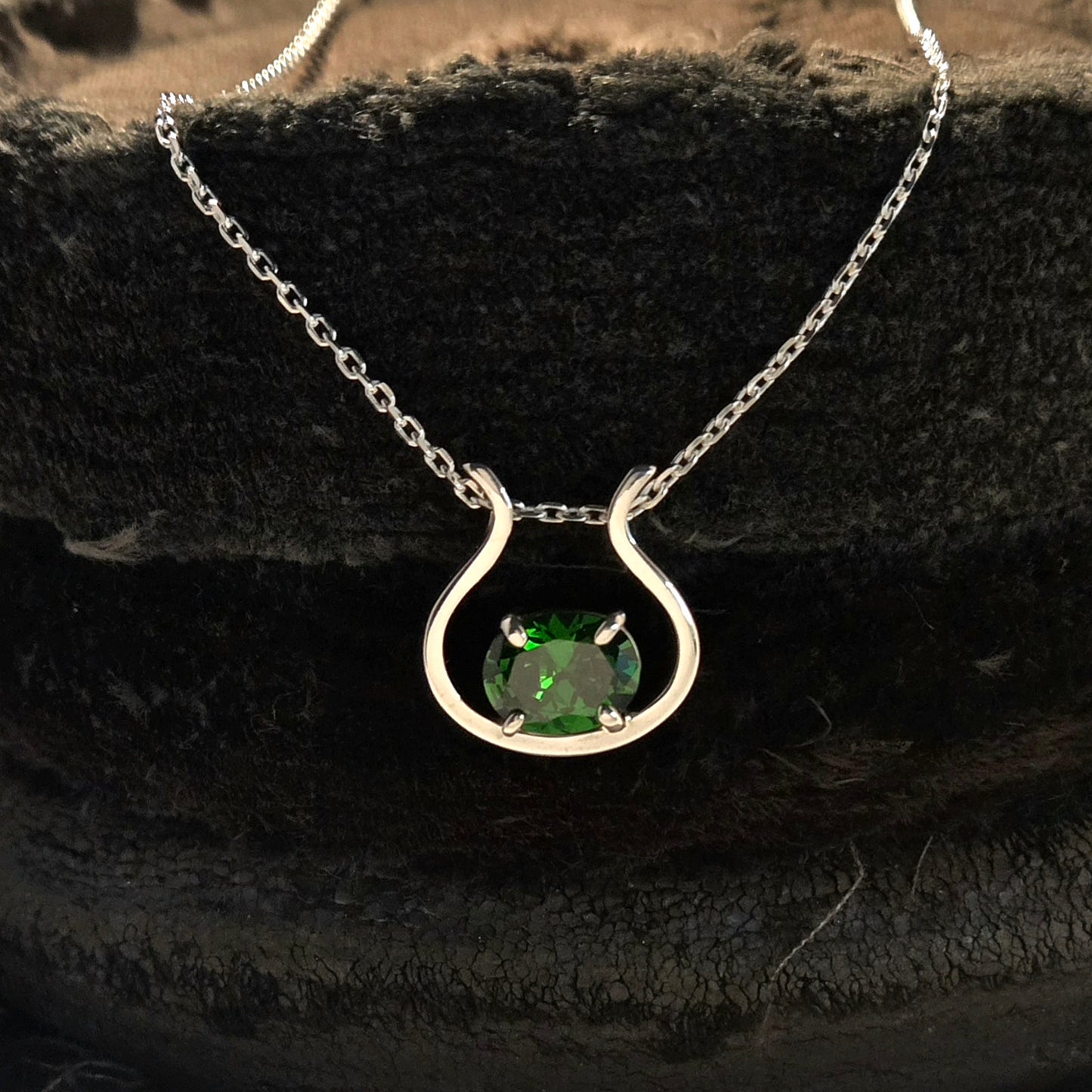 collier trèfle bijou printanier vert émeraude mai